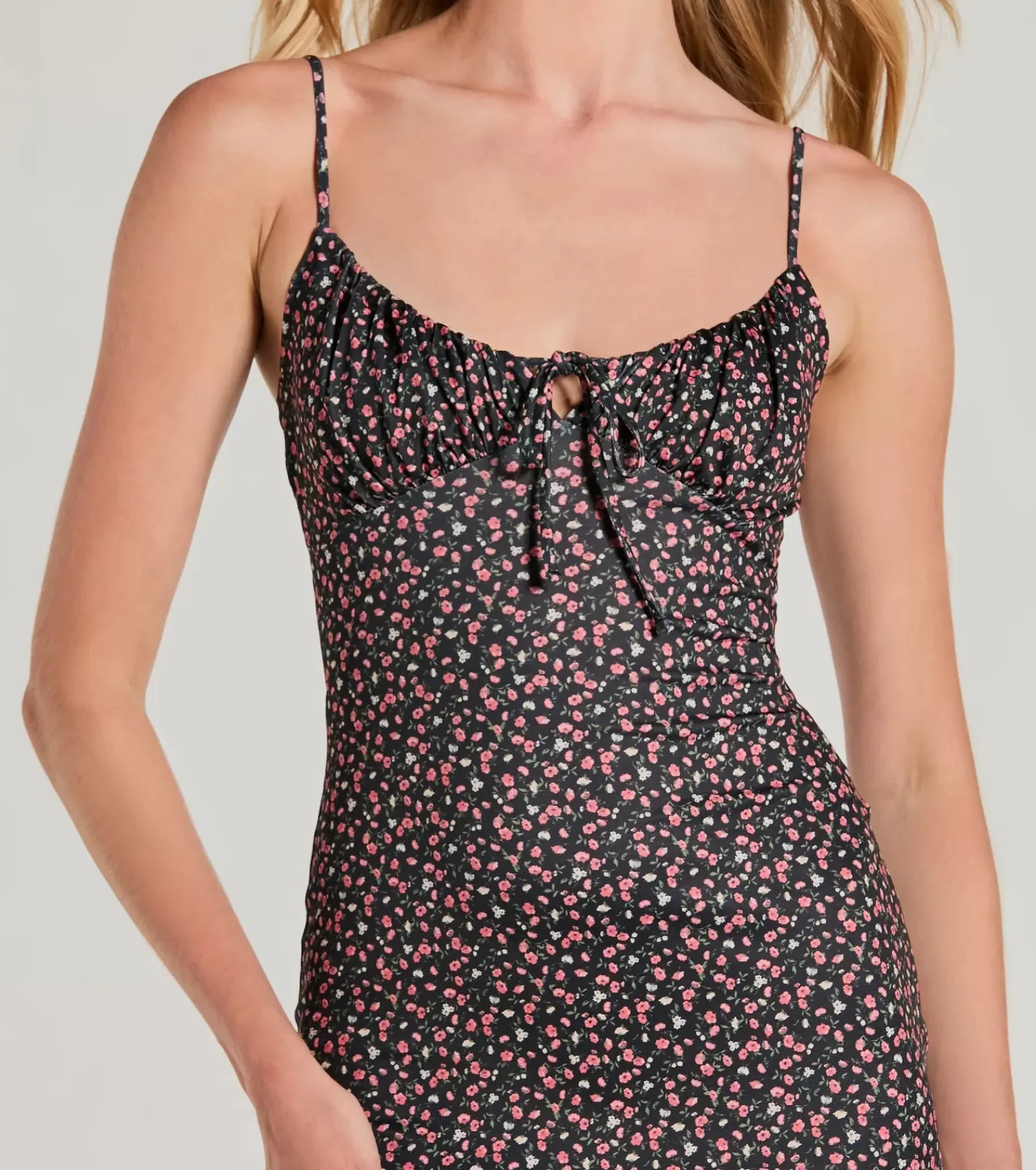 Windsor Country Wedding Guest Dresses | Sundresses*Fit To Bloom Scoop Neck Ditsy Floral Midi Dress