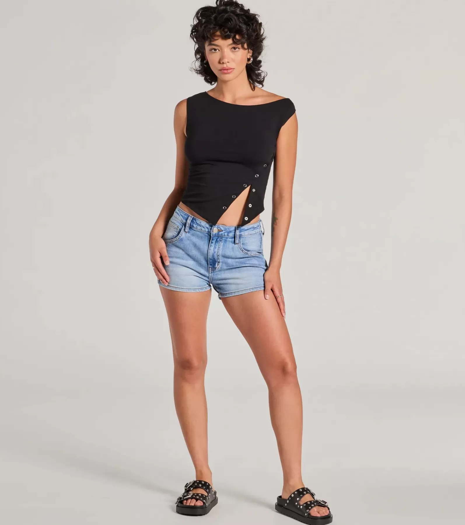 Windsor Off The Shoulder Tops | Crop Tops*Minimal Aesthetic Off-Shoulder Button Crop Top