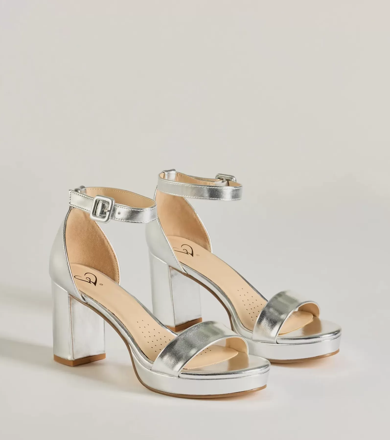 Windsor Nye Outfits | Platform Shoes*Shimmer And Shine Metallic Platform Block Heels